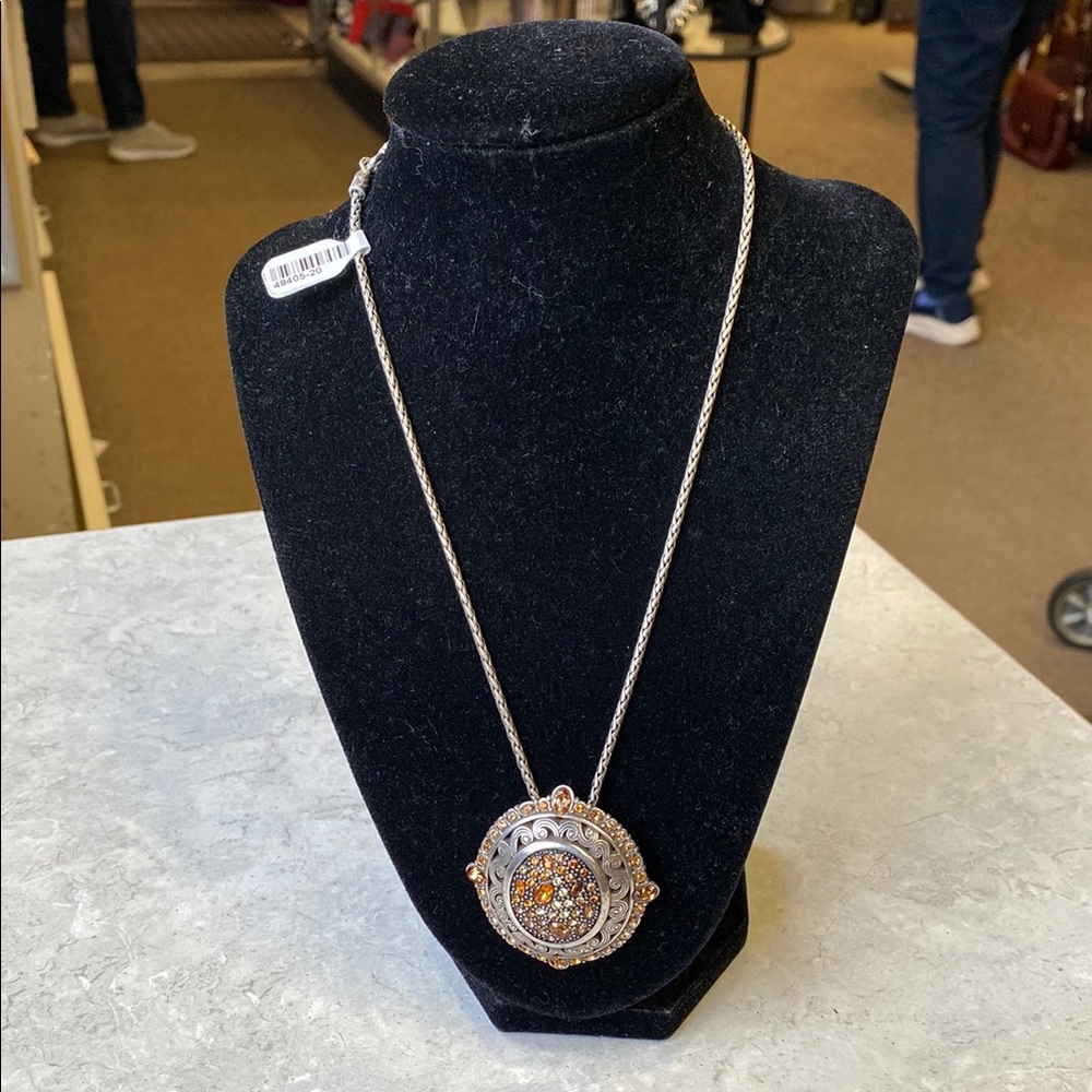 Elegant Silver and Gold Pendant Necklace